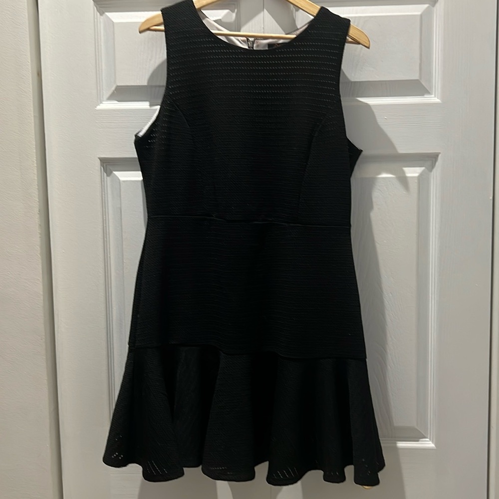 Work, casual or date night wear.. this dress does all.